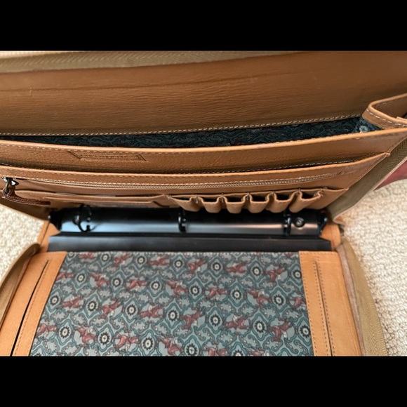Genuine leather tan portfolio carrier/ organizer - Picture 10 of 16